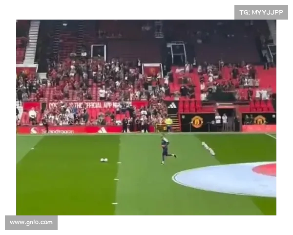 德赫亚赛前热身获老特拉福德球迷热烈掌声 欢迎回家荣耀时刻 德赫亚赛前热身获老特拉福德球迷热烈掌声 欢迎回家荣耀时刻