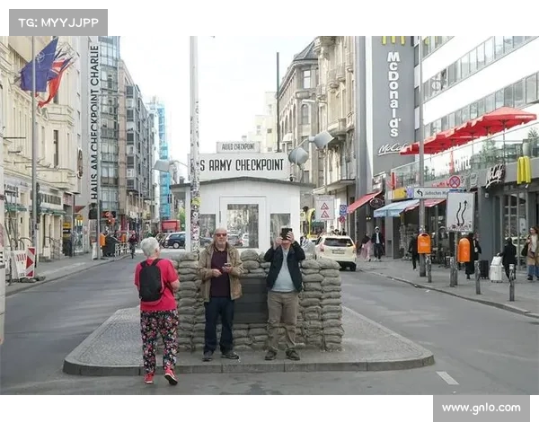 中国乒乓球队集体观看纪念抗日战争暨世界反法西斯战争胜利80周年大会活动纪实 中国乒乓球队集体观看纪念抗日战争暨世界反法西斯战争胜利80周年大会活动纪实